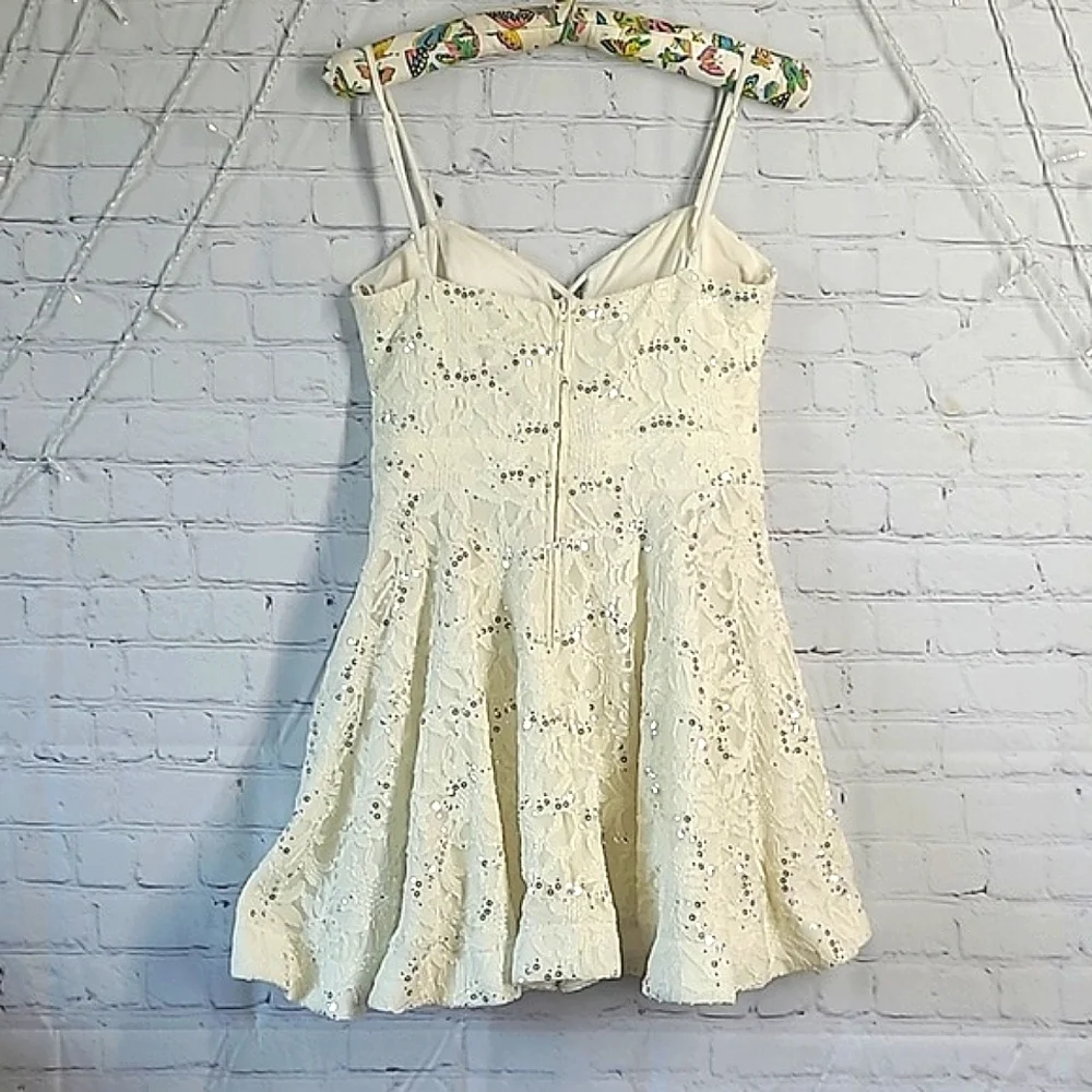 B. SMART White Floral Lace Sequin Mini Summer Dress Juniors Size 9 - Picture 14 of 16